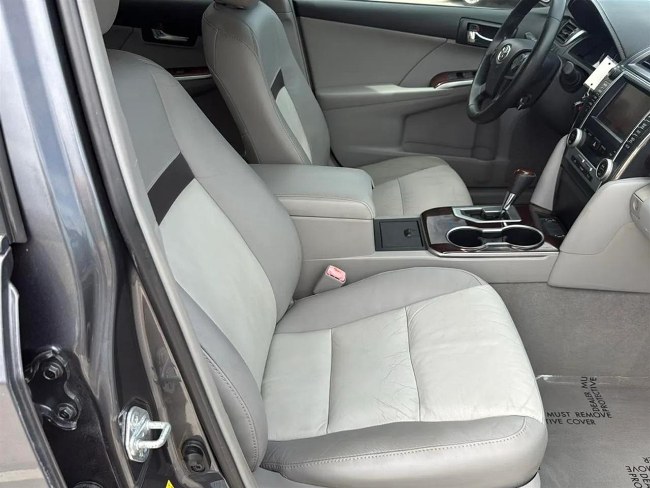 Toyota Camry 4dr Sdn V6 Auto XLE (Natl) 2012