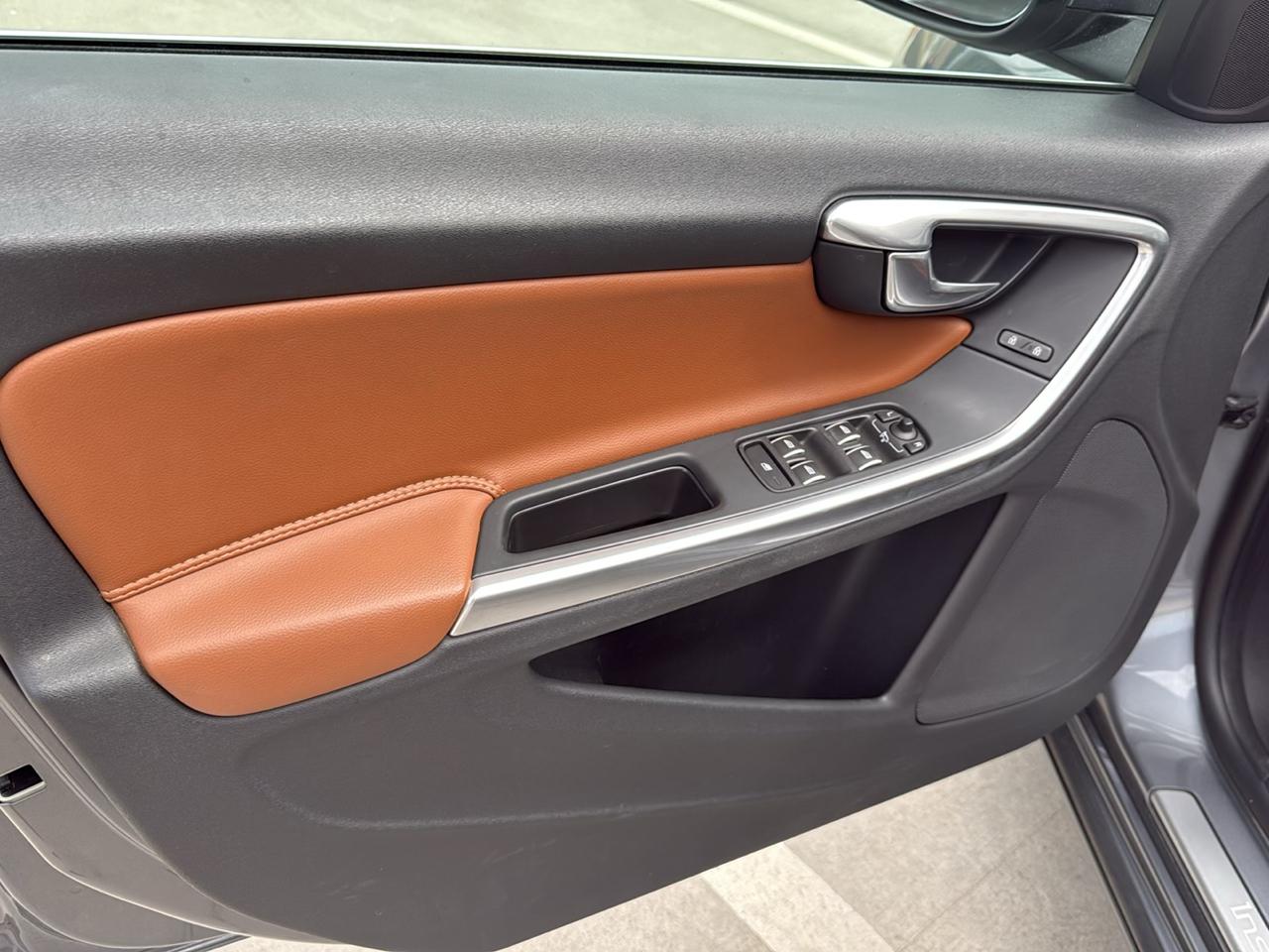 Volvo S60 T5 FWD Inscription Platinum 2017