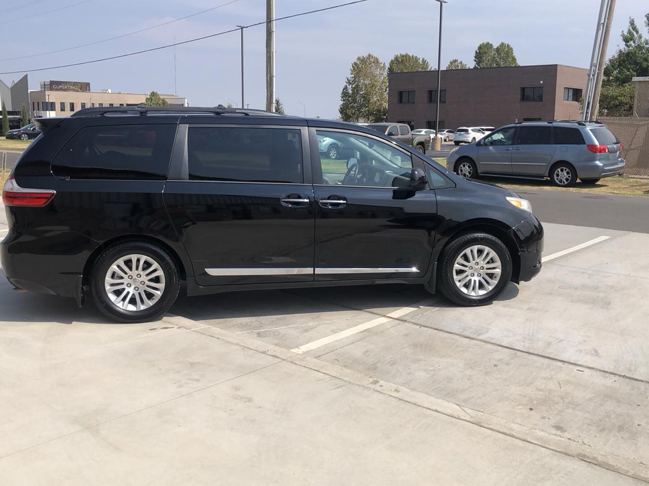 Toyota Sienna 5dr 8-Pass Van XLE Premium FWD (Natl) 2015