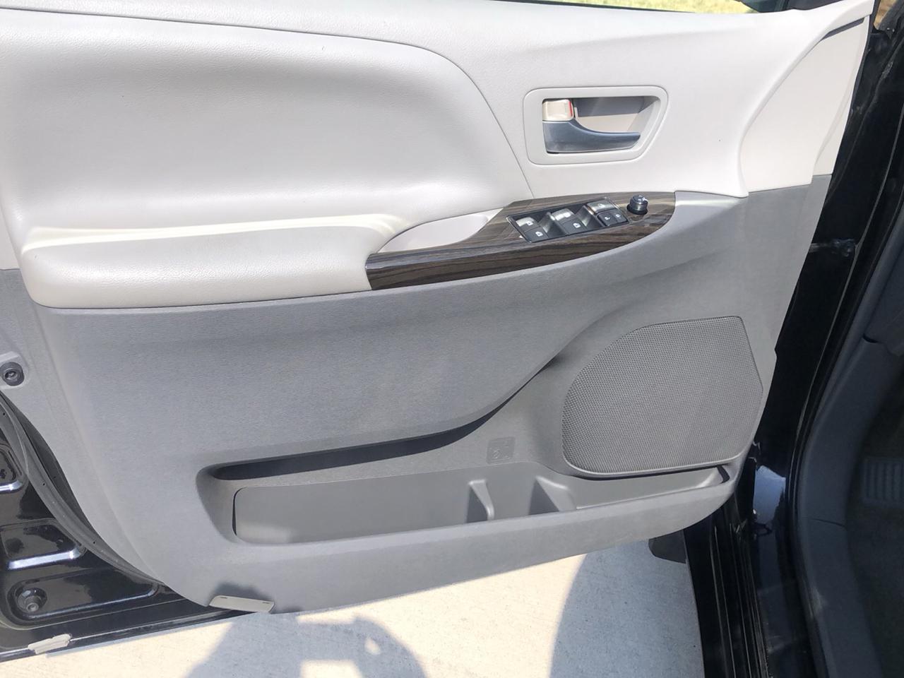Toyota Sienna 5dr 8-Pass Van XLE Premium FWD (Natl) 2015