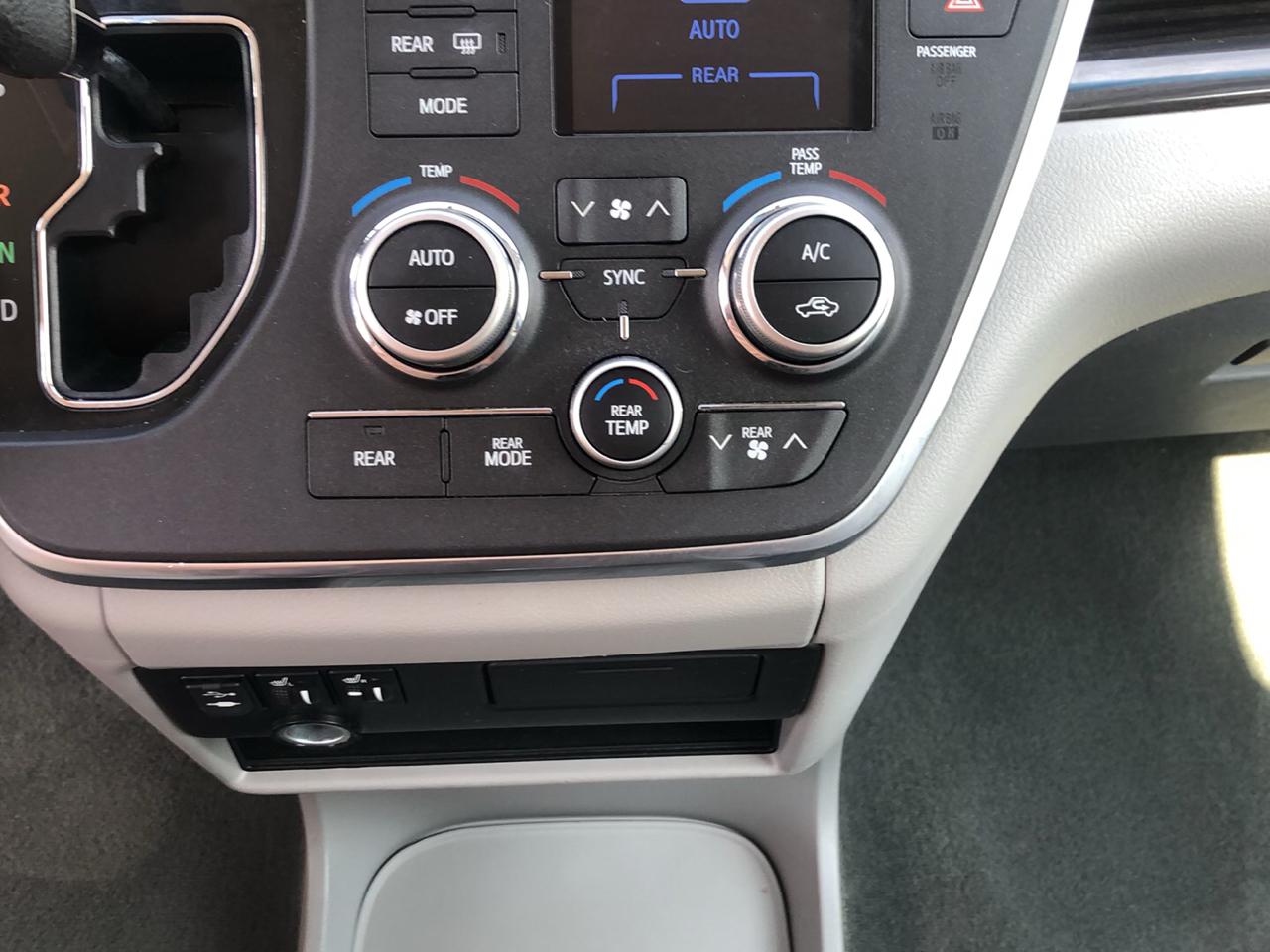 Toyota Sienna 5dr 8-Pass Van XLE Premium FWD (Natl) 2015