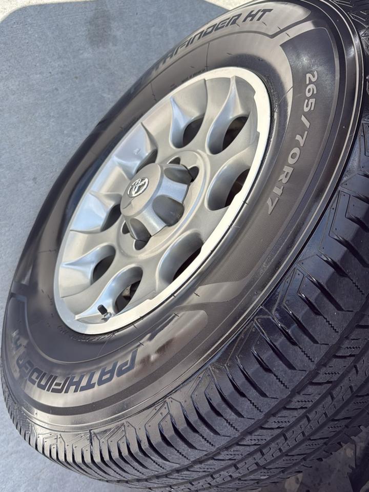 Toyota FJ Cruiser RWD 4dr Auto (Natl) 2012