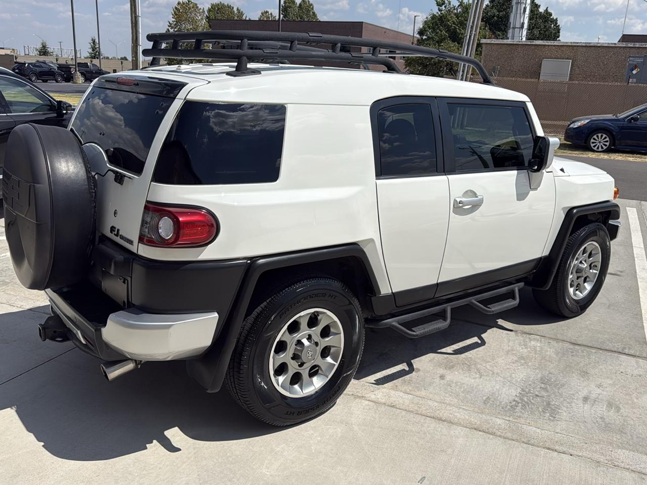 Toyota FJ Cruiser RWD 4dr Auto (Natl) 2012