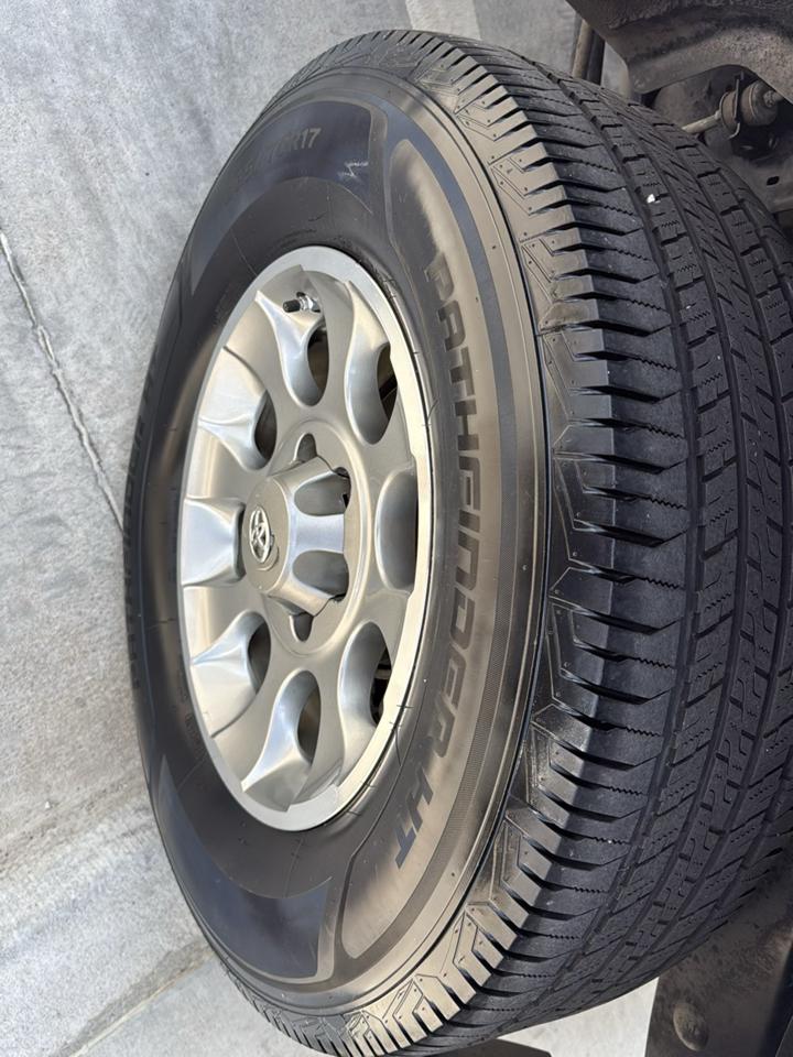 Toyota FJ Cruiser RWD 4dr Auto (Natl) 2012