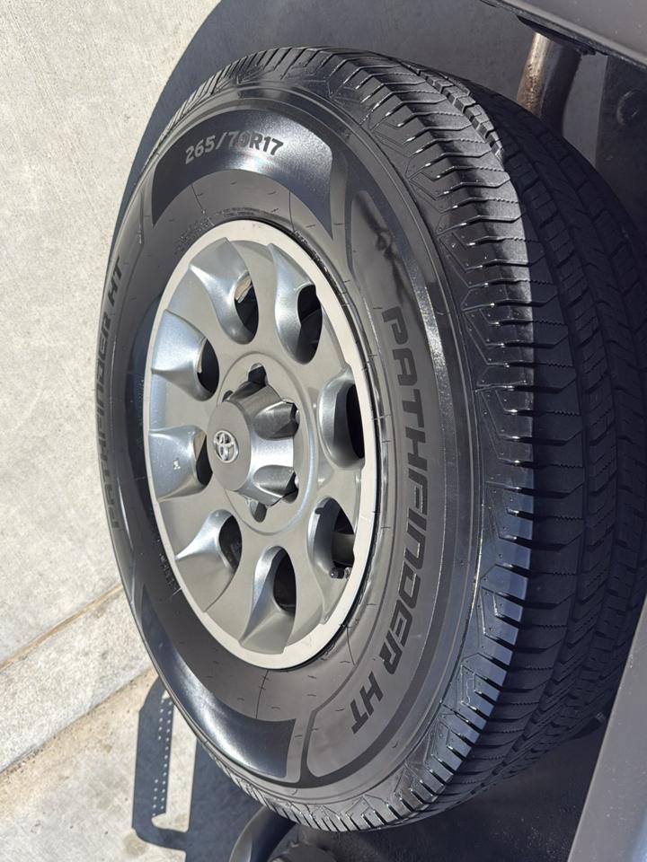Toyota FJ Cruiser RWD 4dr Auto (Natl) 2012