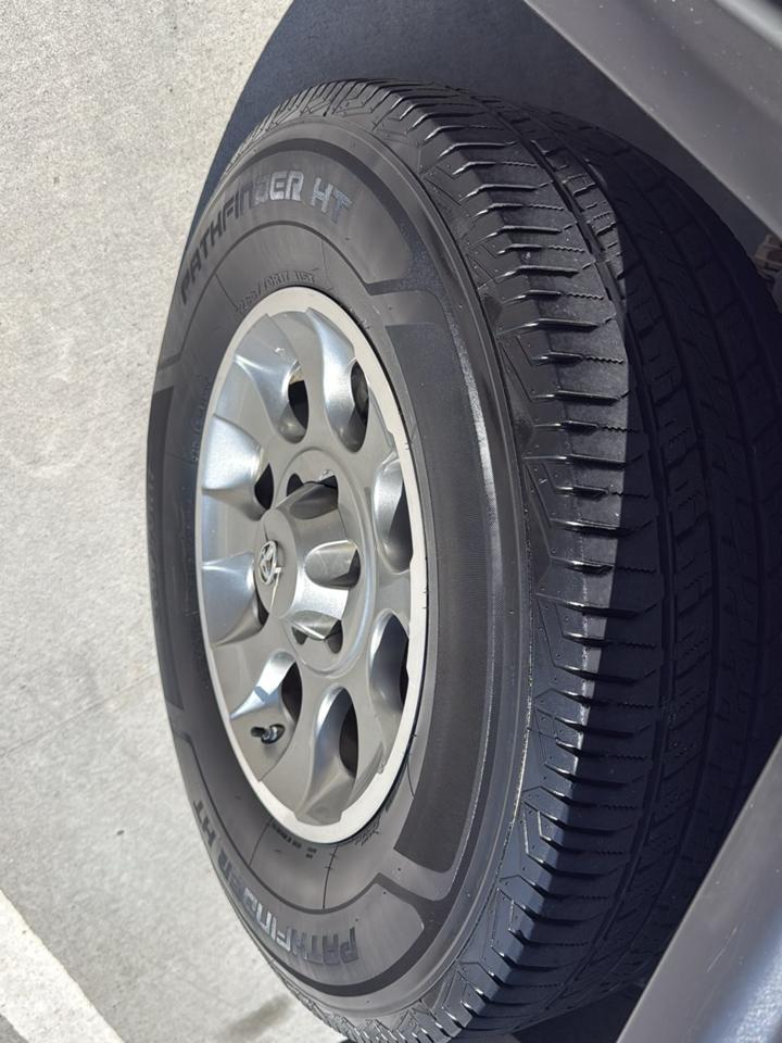 Toyota FJ Cruiser RWD 4dr Auto (Natl) 2012