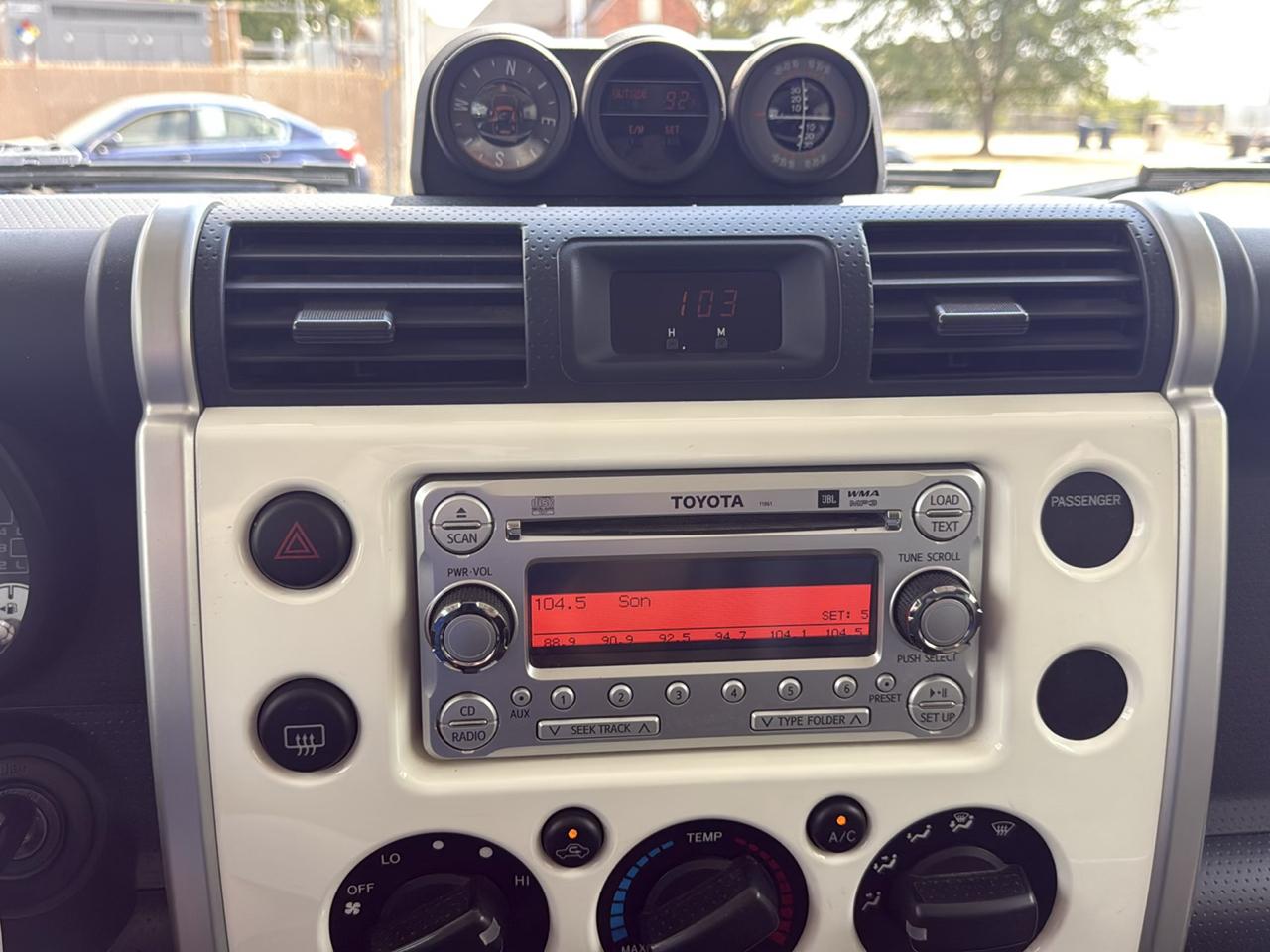 Toyota FJ Cruiser RWD 4dr Auto (Natl) 2012