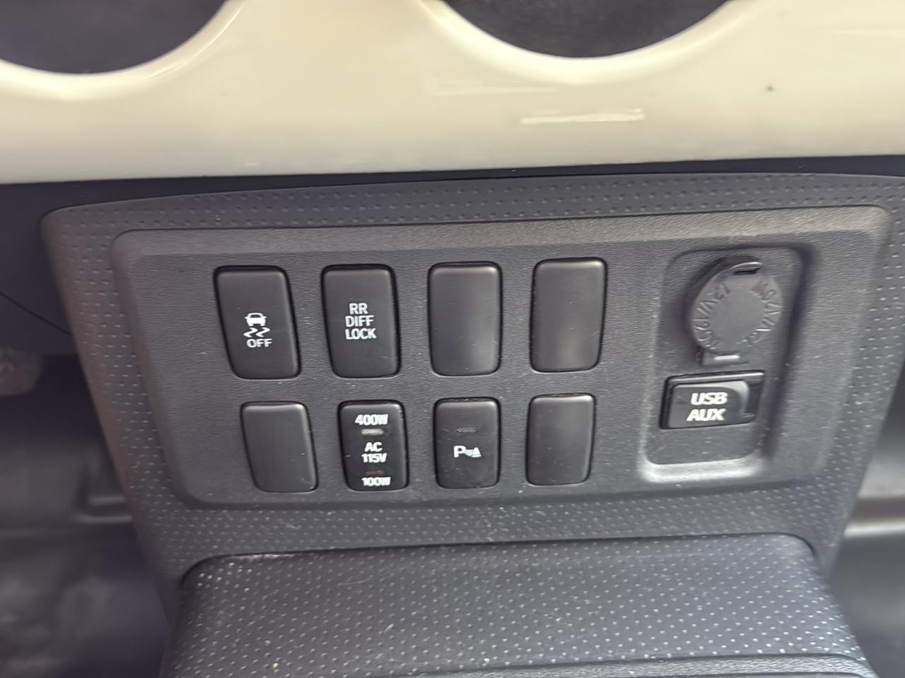 Toyota FJ Cruiser RWD 4dr Auto (Natl) 2012