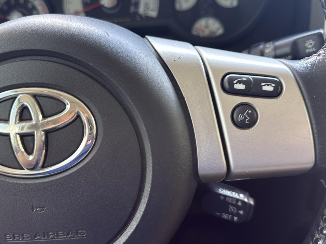 Toyota FJ Cruiser RWD 4dr Auto (Natl) 2012