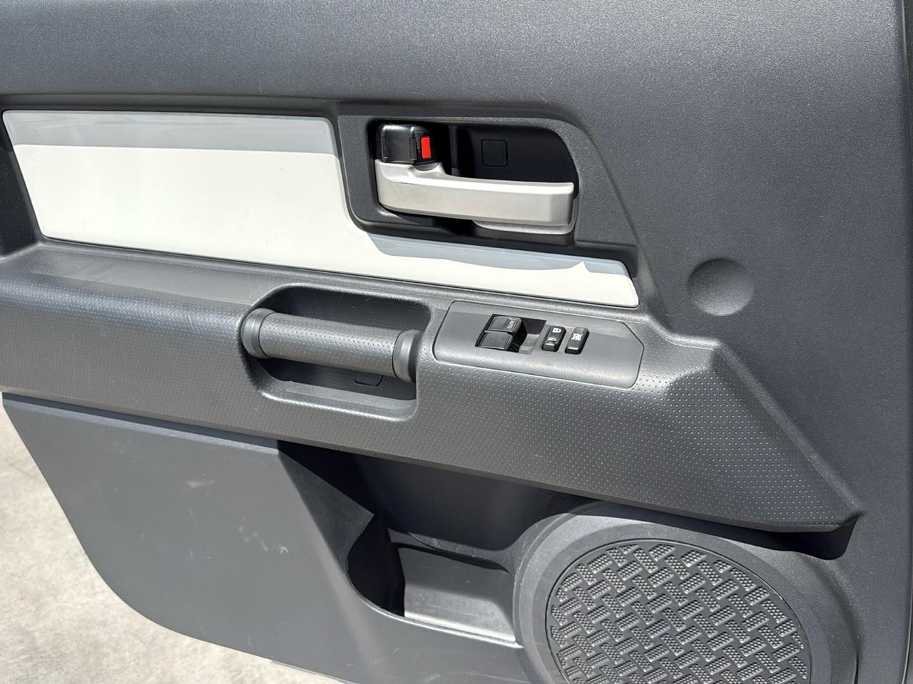 Toyota FJ Cruiser RWD 4dr Auto (Natl) 2012
