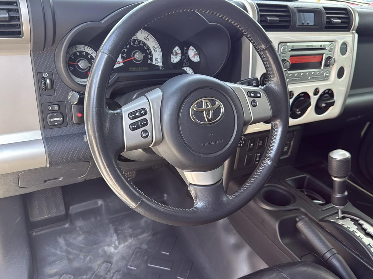 Toyota FJ Cruiser RWD 4dr Auto (Natl) 2012