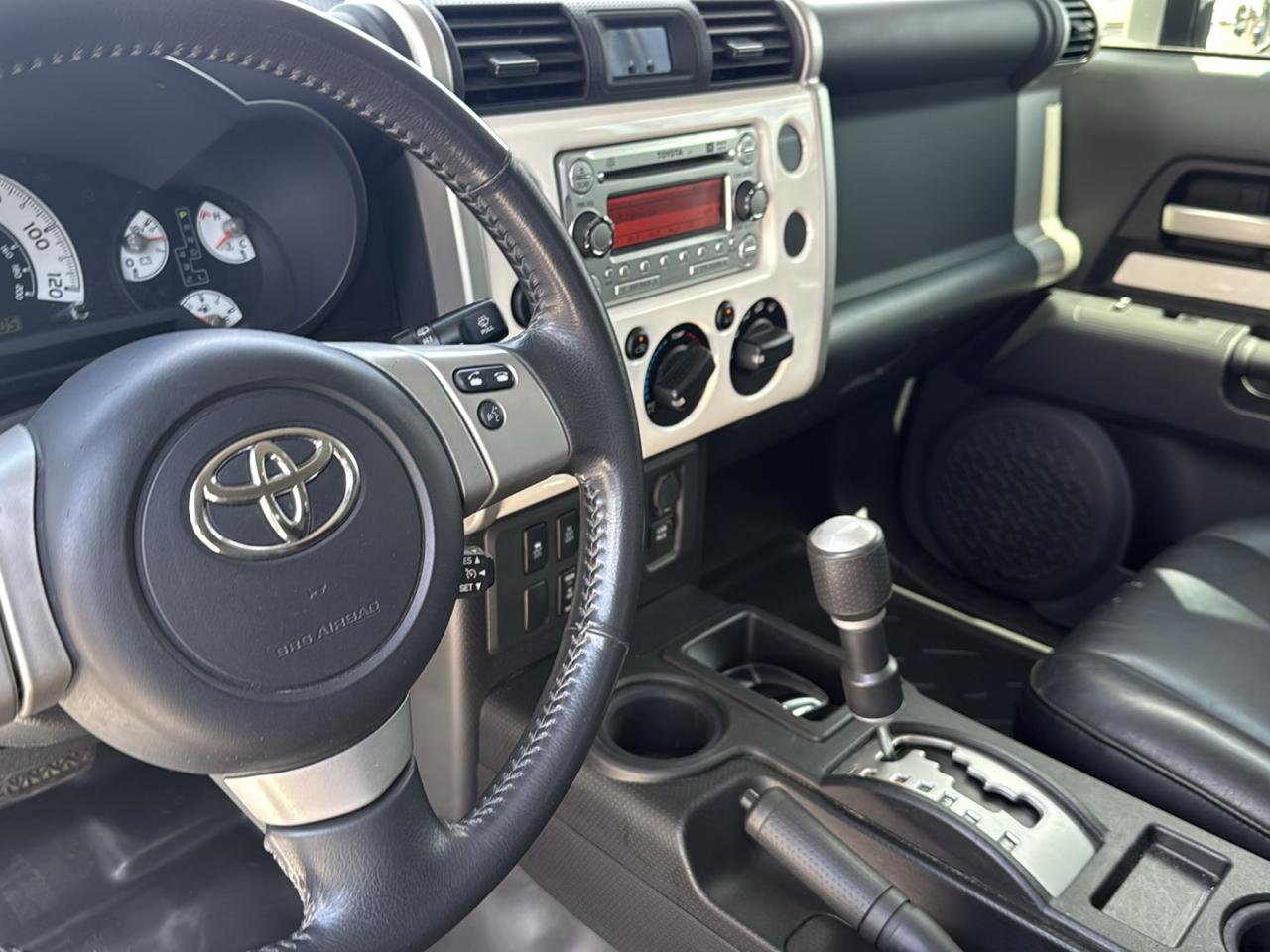 Toyota FJ Cruiser RWD 4dr Auto (Natl) 2012