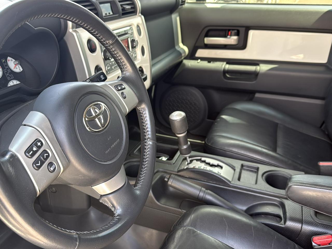Toyota FJ Cruiser RWD 4dr Auto (Natl) 2012