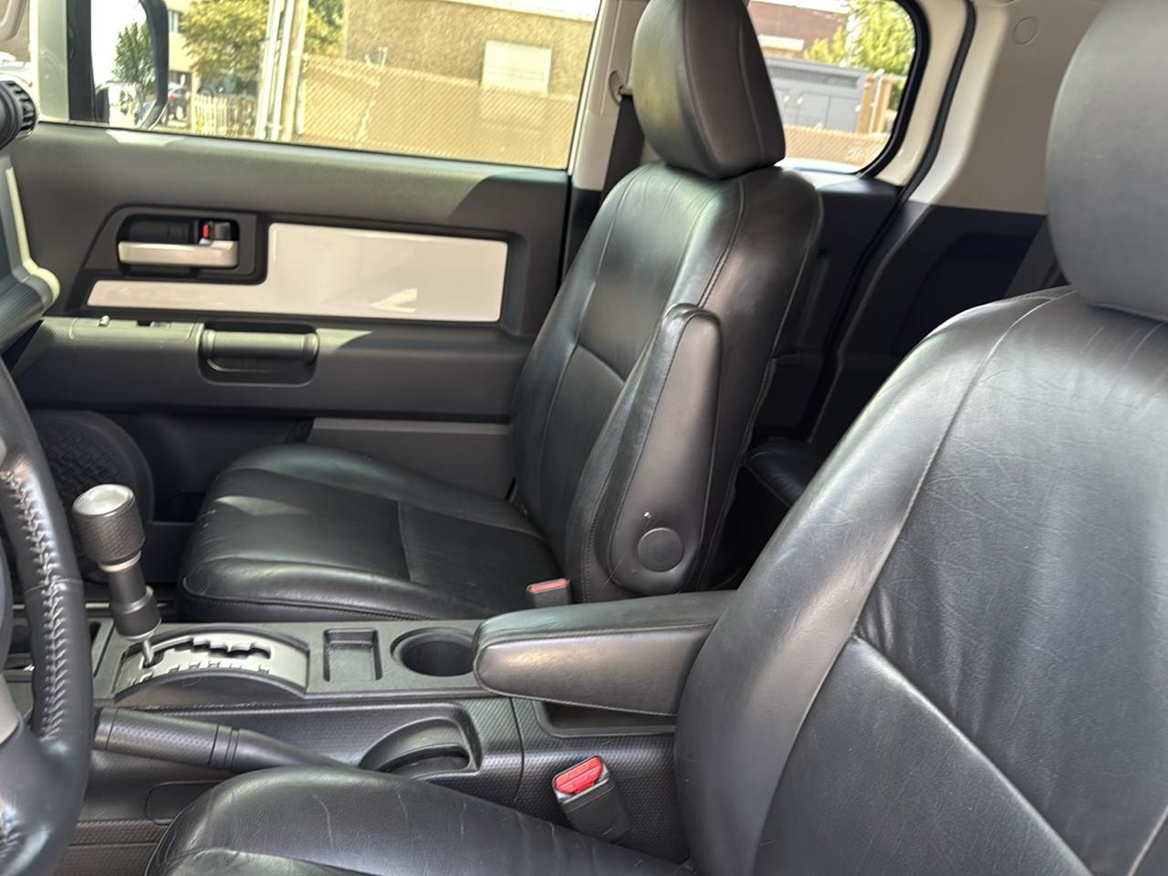 Toyota FJ Cruiser RWD 4dr Auto (Natl) 2012
