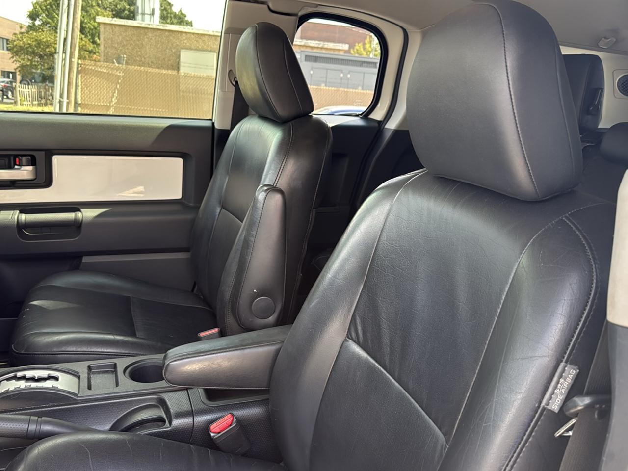 Toyota FJ Cruiser RWD 4dr Auto (Natl) 2012
