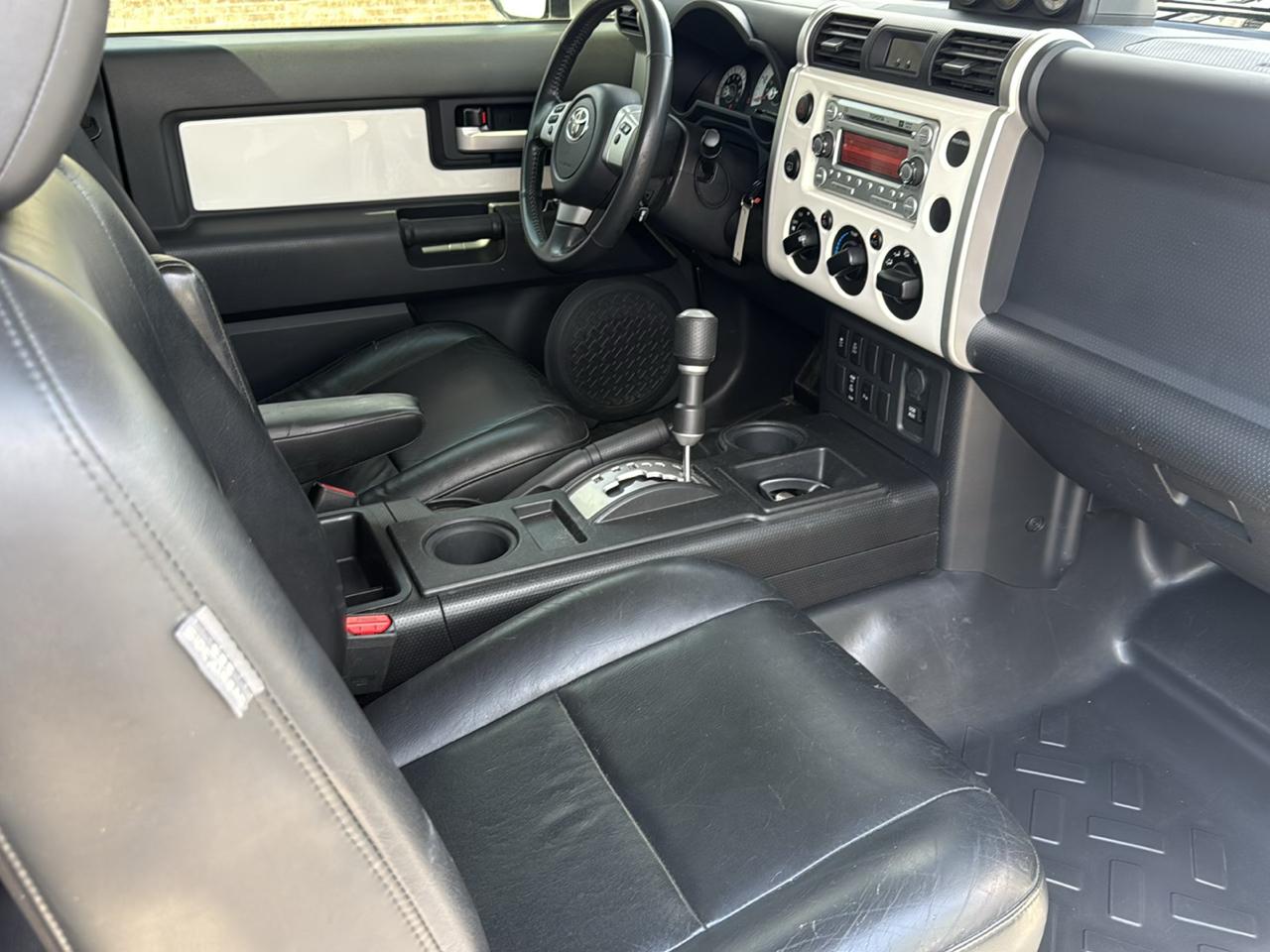 Toyota FJ Cruiser RWD 4dr Auto (Natl) 2012