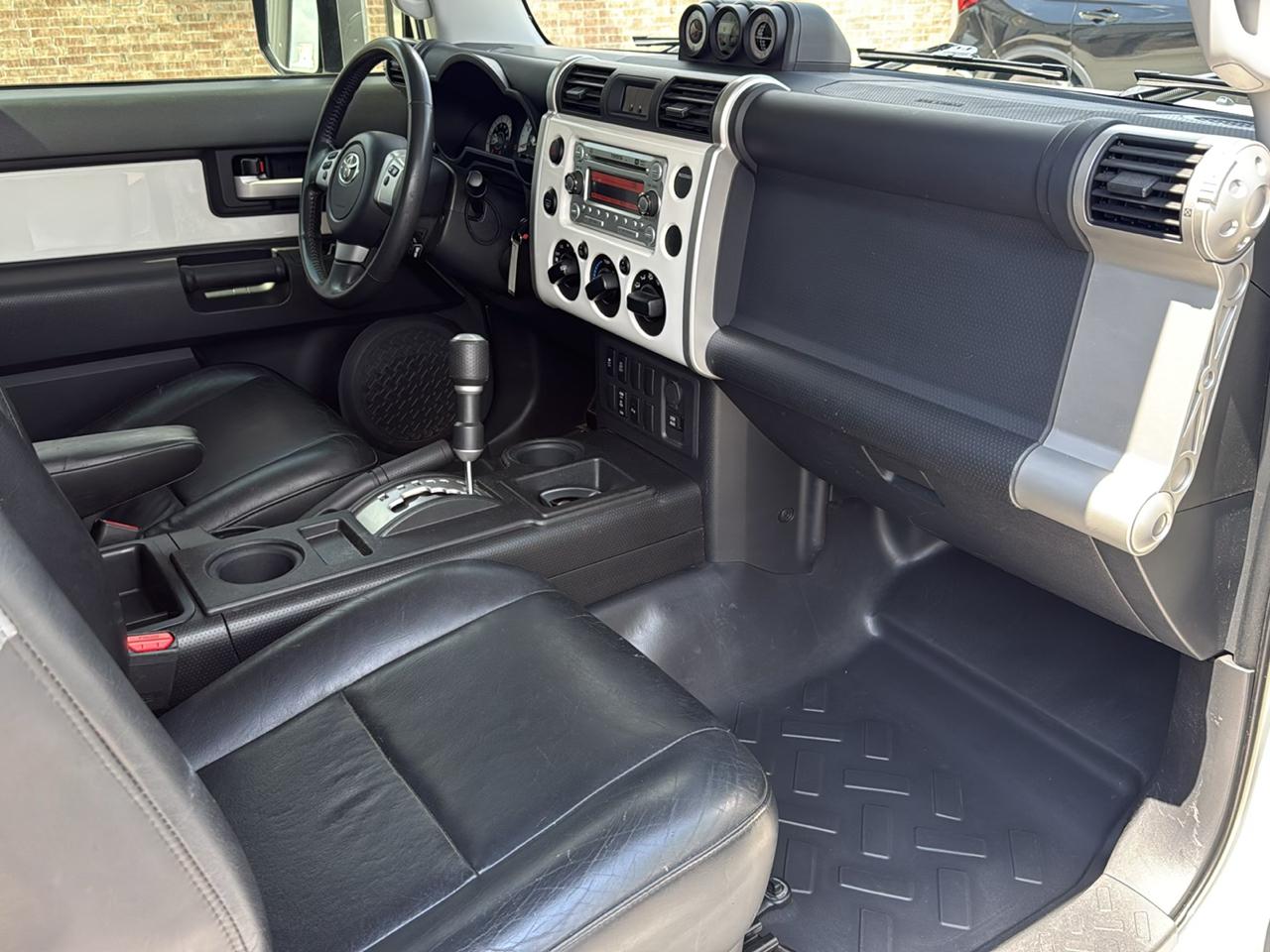 Toyota FJ Cruiser RWD 4dr Auto (Natl) 2012
