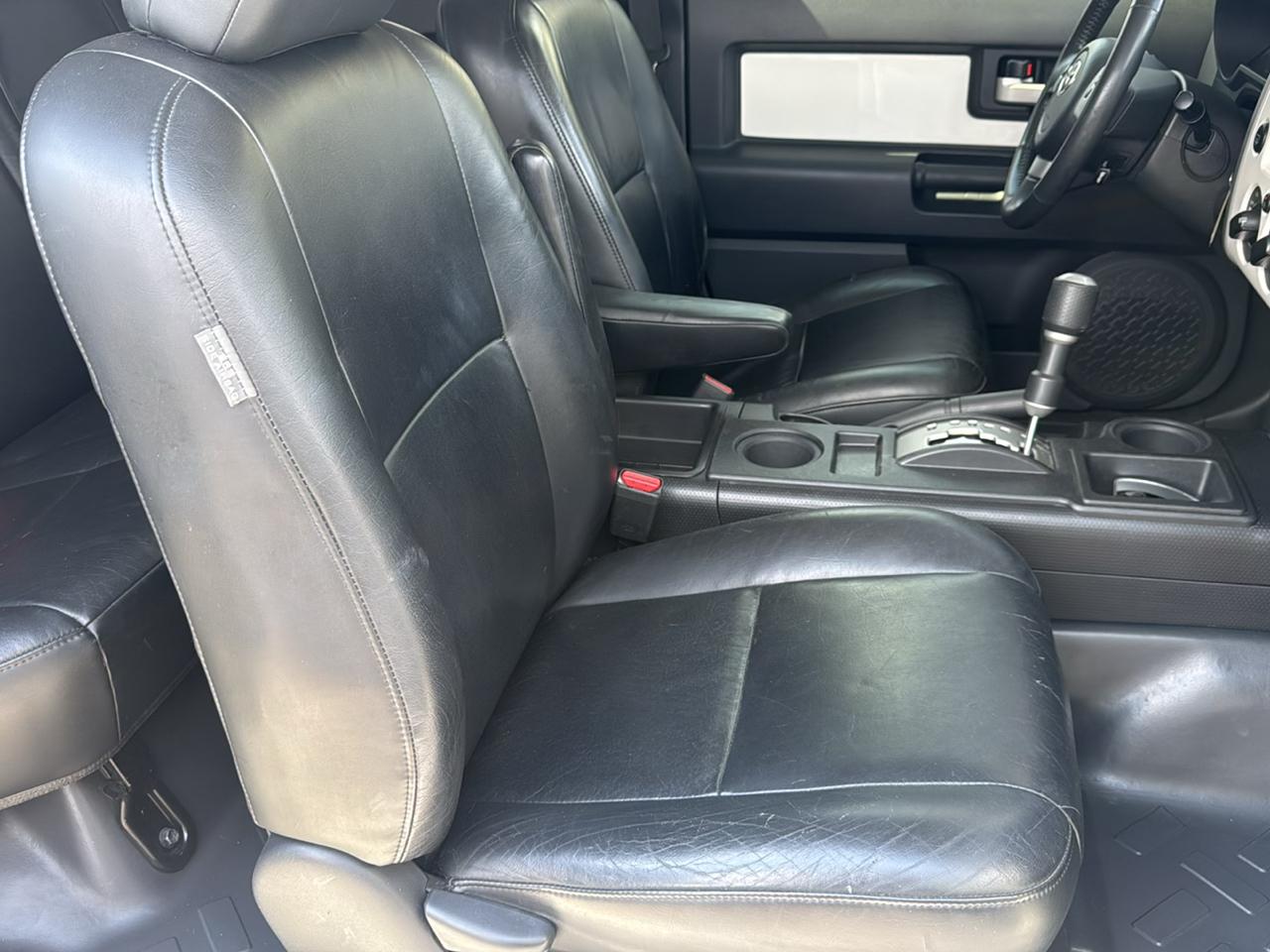 Toyota FJ Cruiser RWD 4dr Auto (Natl) 2012