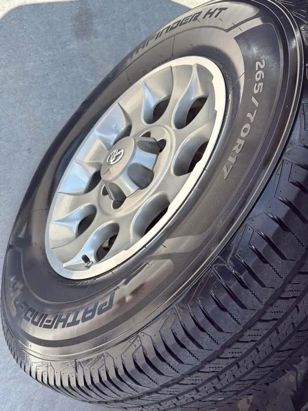 Toyota FJ Cruiser RWD 4dr Auto (Natl) 2012