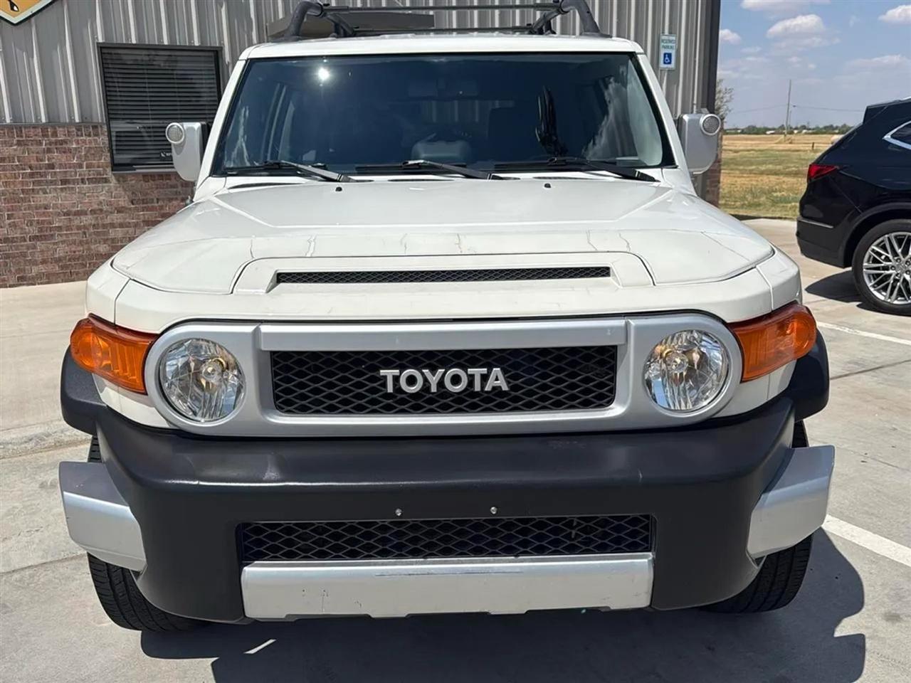Toyota FJ Cruiser RWD 4dr Auto (Natl) 2012