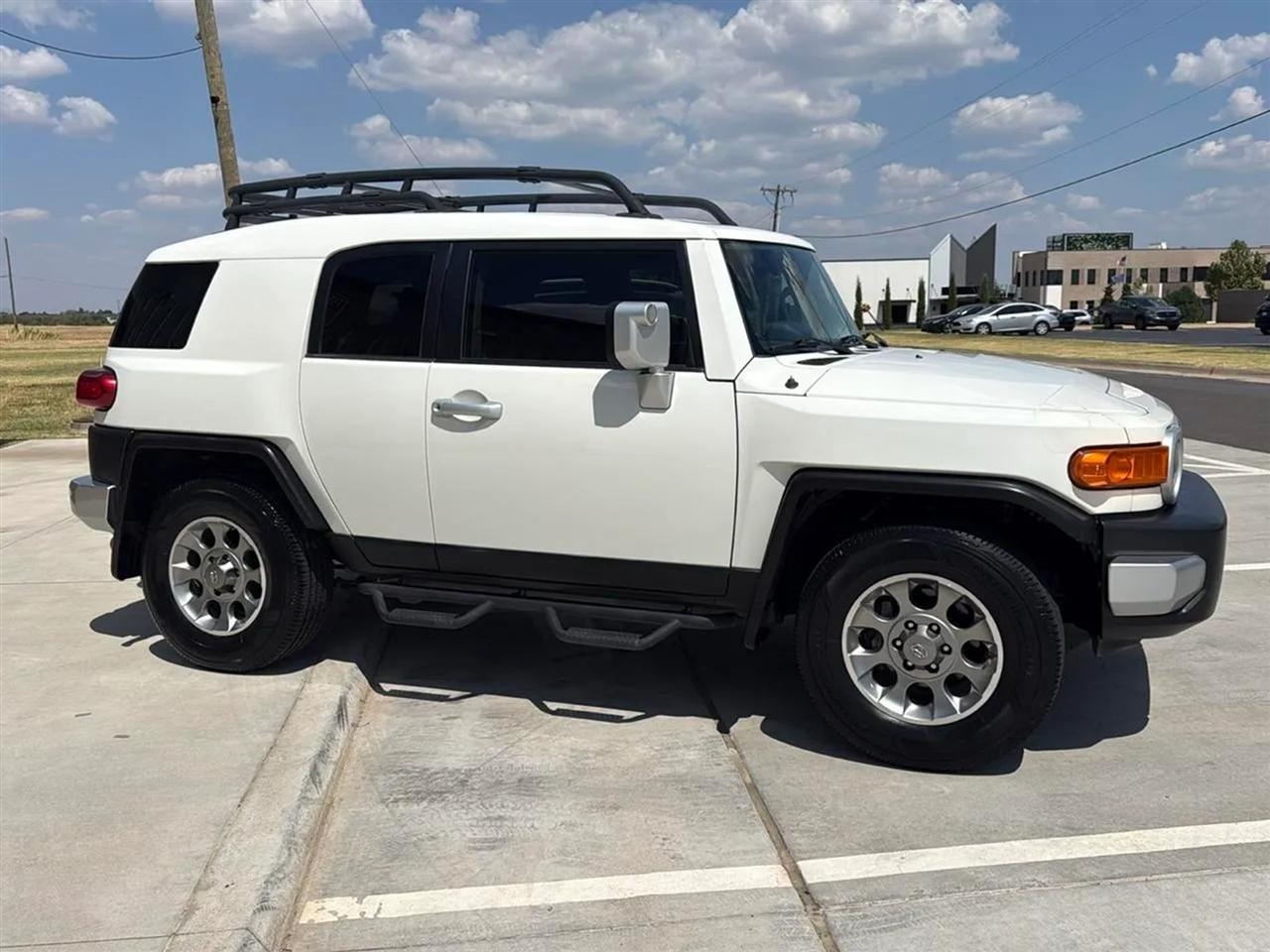 Toyota FJ Cruiser RWD 4dr Auto (Natl) 2012