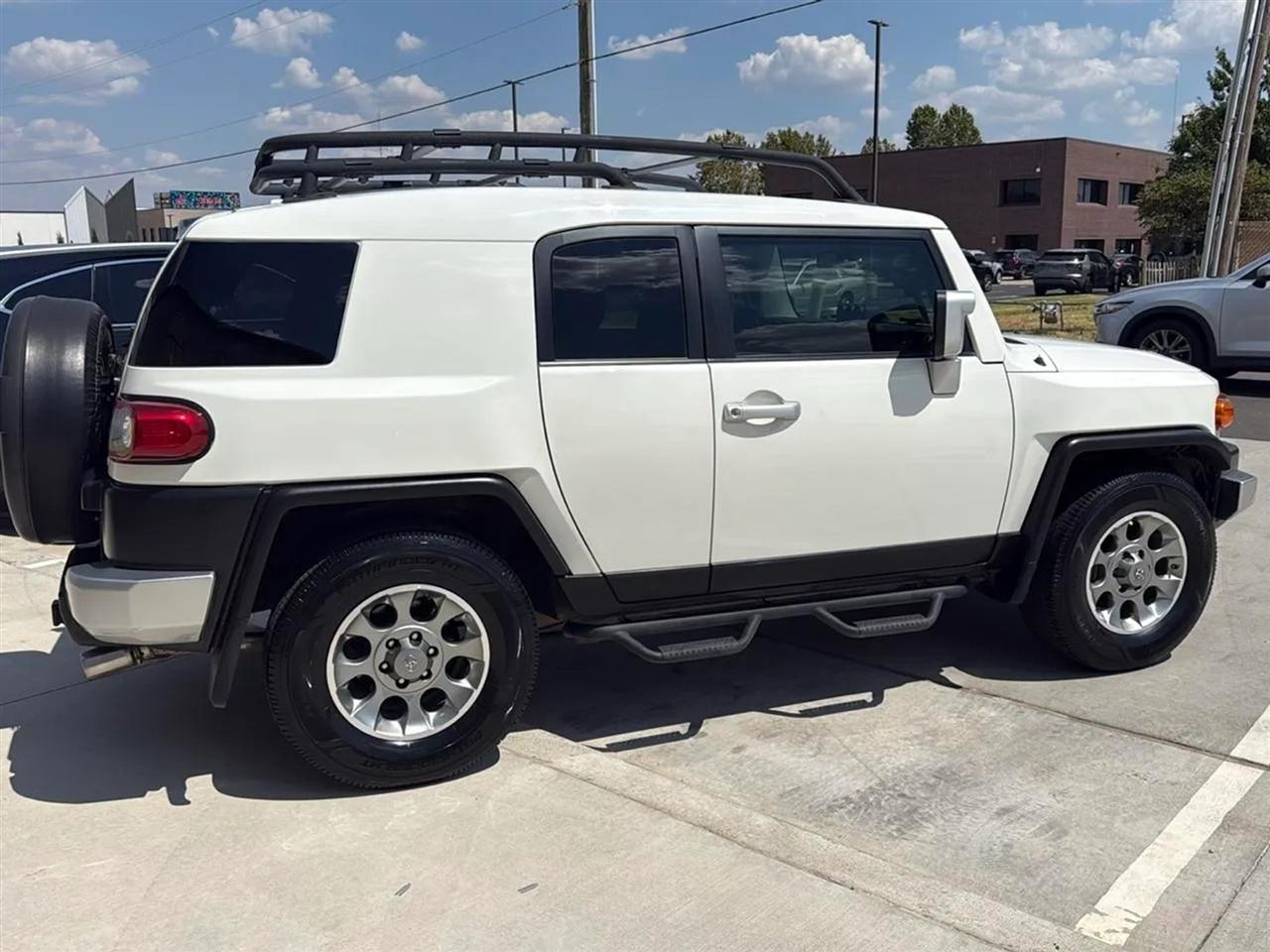 Toyota FJ Cruiser RWD 4dr Auto (Natl) 2012