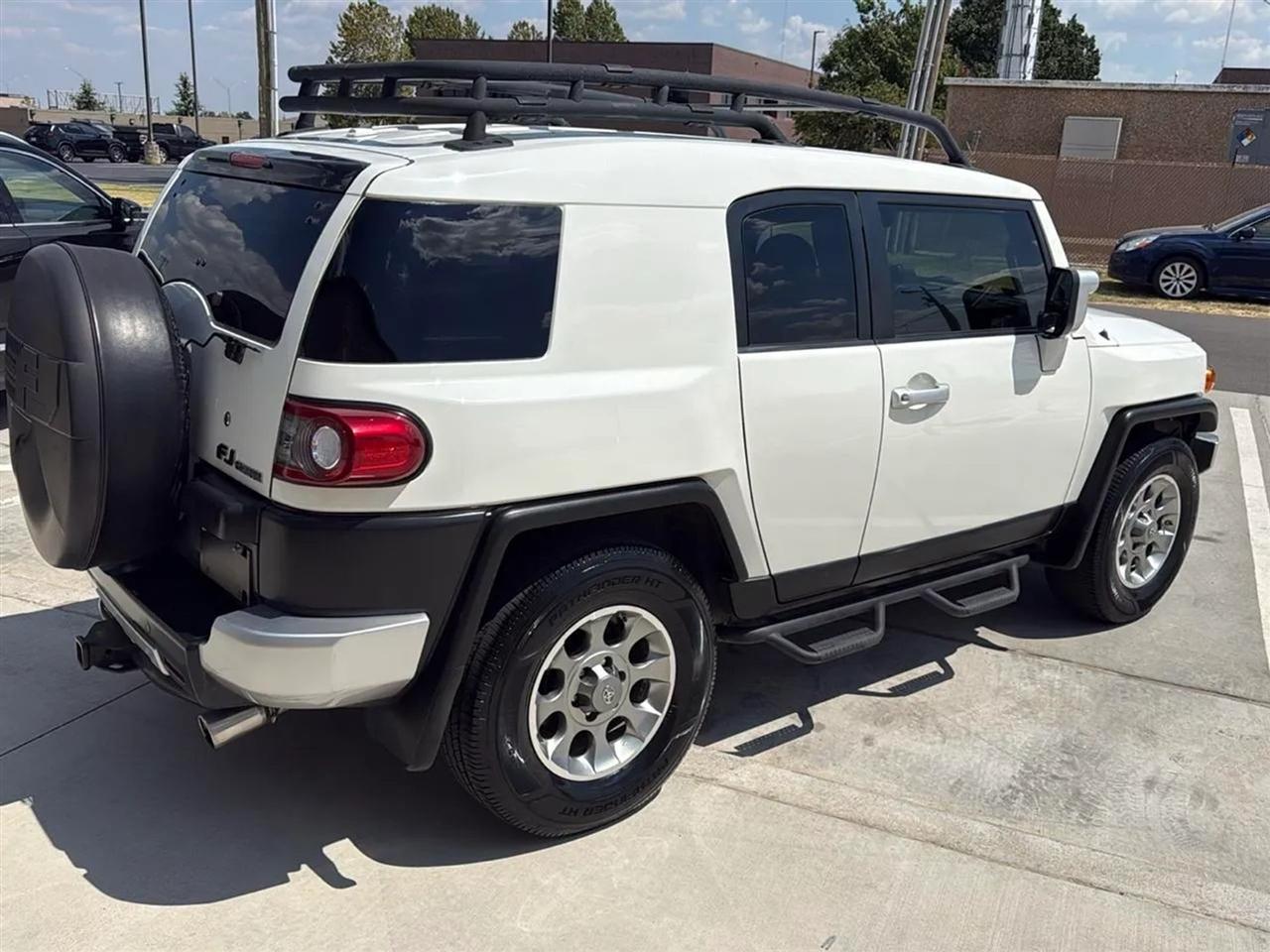 Toyota FJ Cruiser RWD 4dr Auto (Natl) 2012