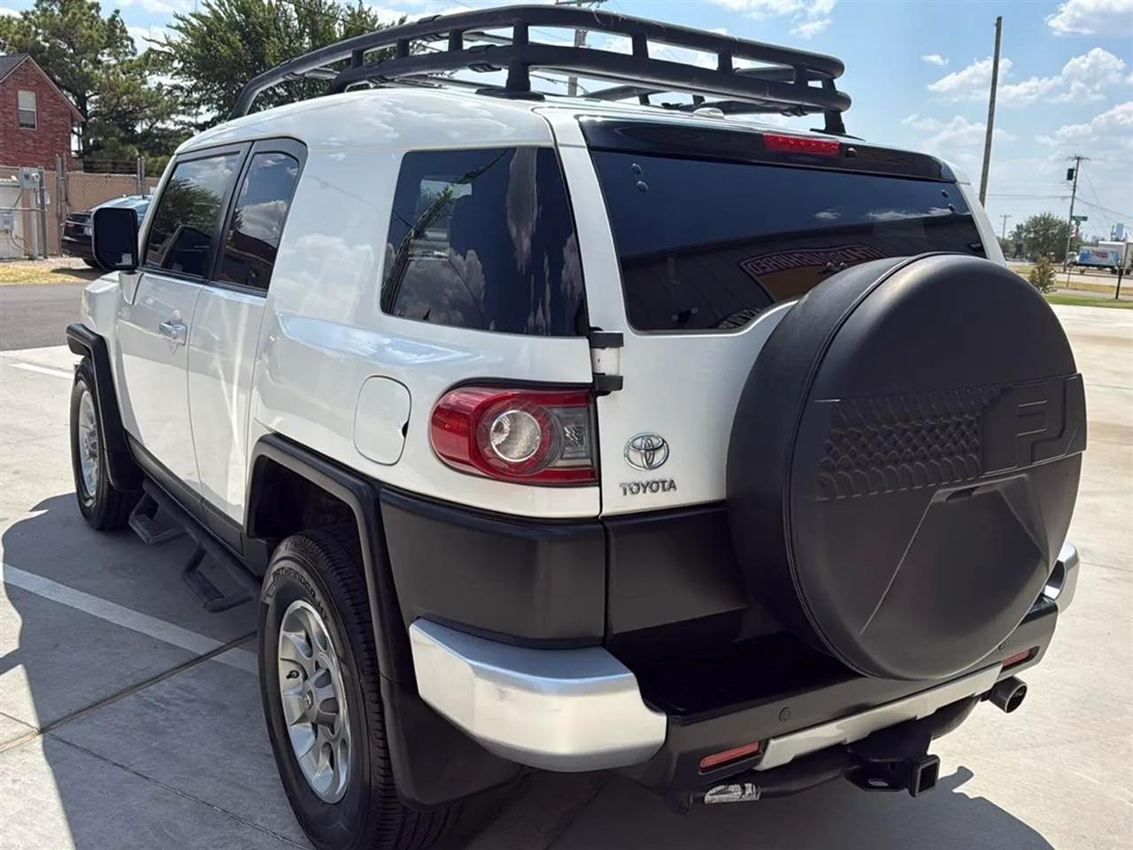 Toyota FJ Cruiser RWD 4dr Auto (Natl) 2012