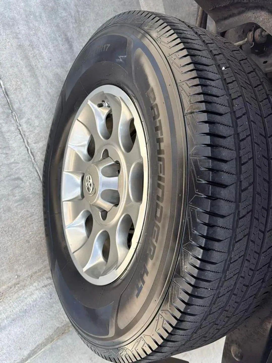 Toyota FJ Cruiser RWD 4dr Auto (Natl) 2012
