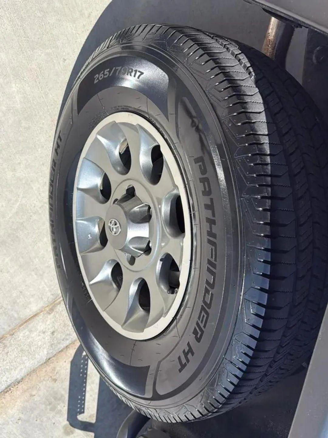 Toyota FJ Cruiser RWD 4dr Auto (Natl) 2012