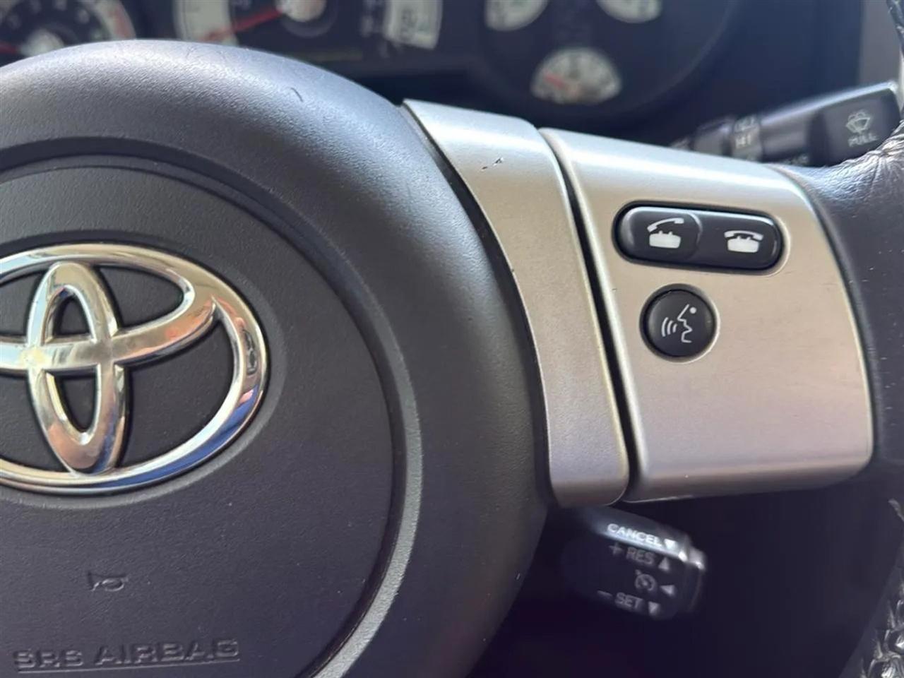 Toyota FJ Cruiser RWD 4dr Auto (Natl) 2012