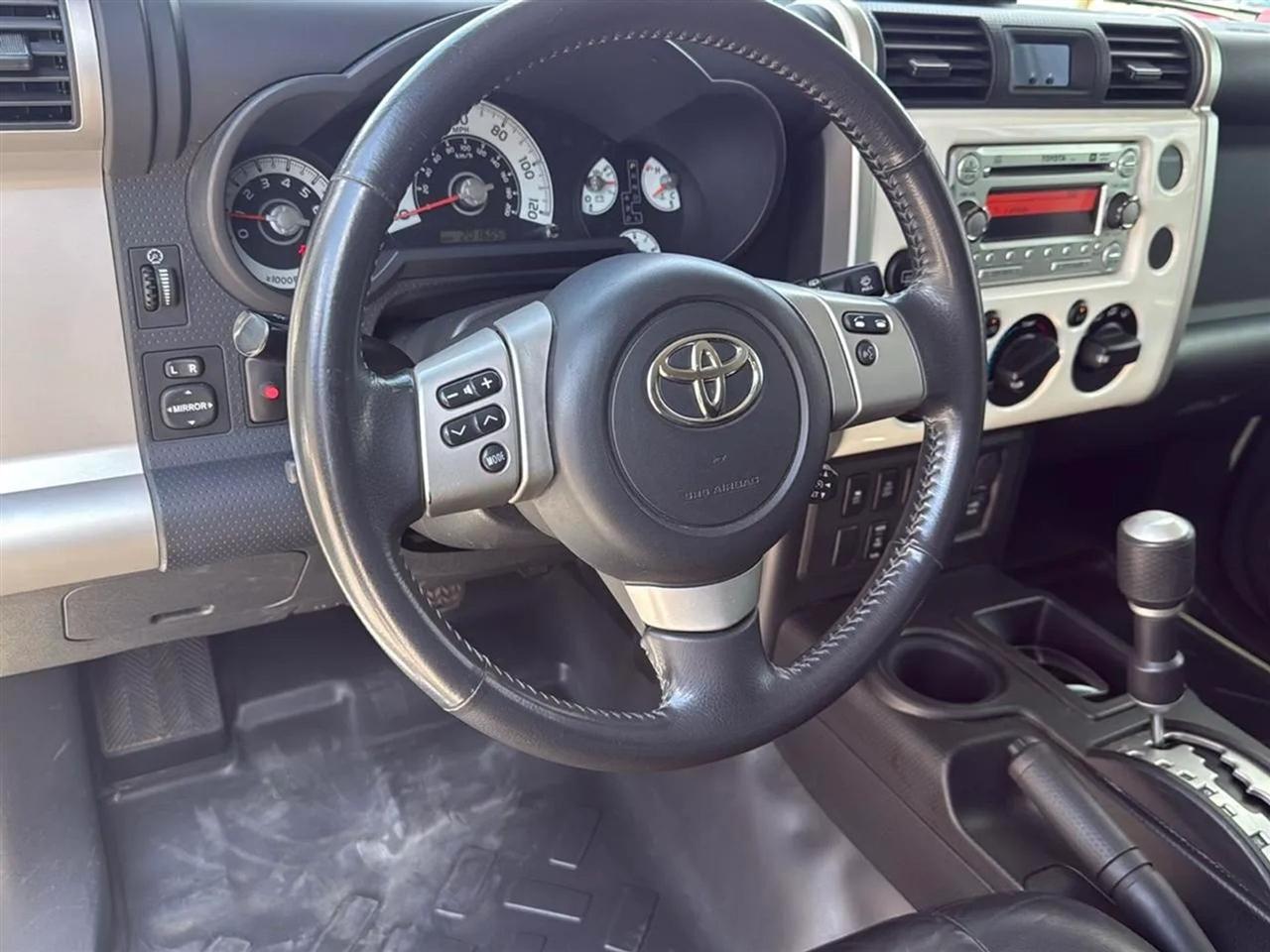 Toyota FJ Cruiser RWD 4dr Auto (Natl) 2012