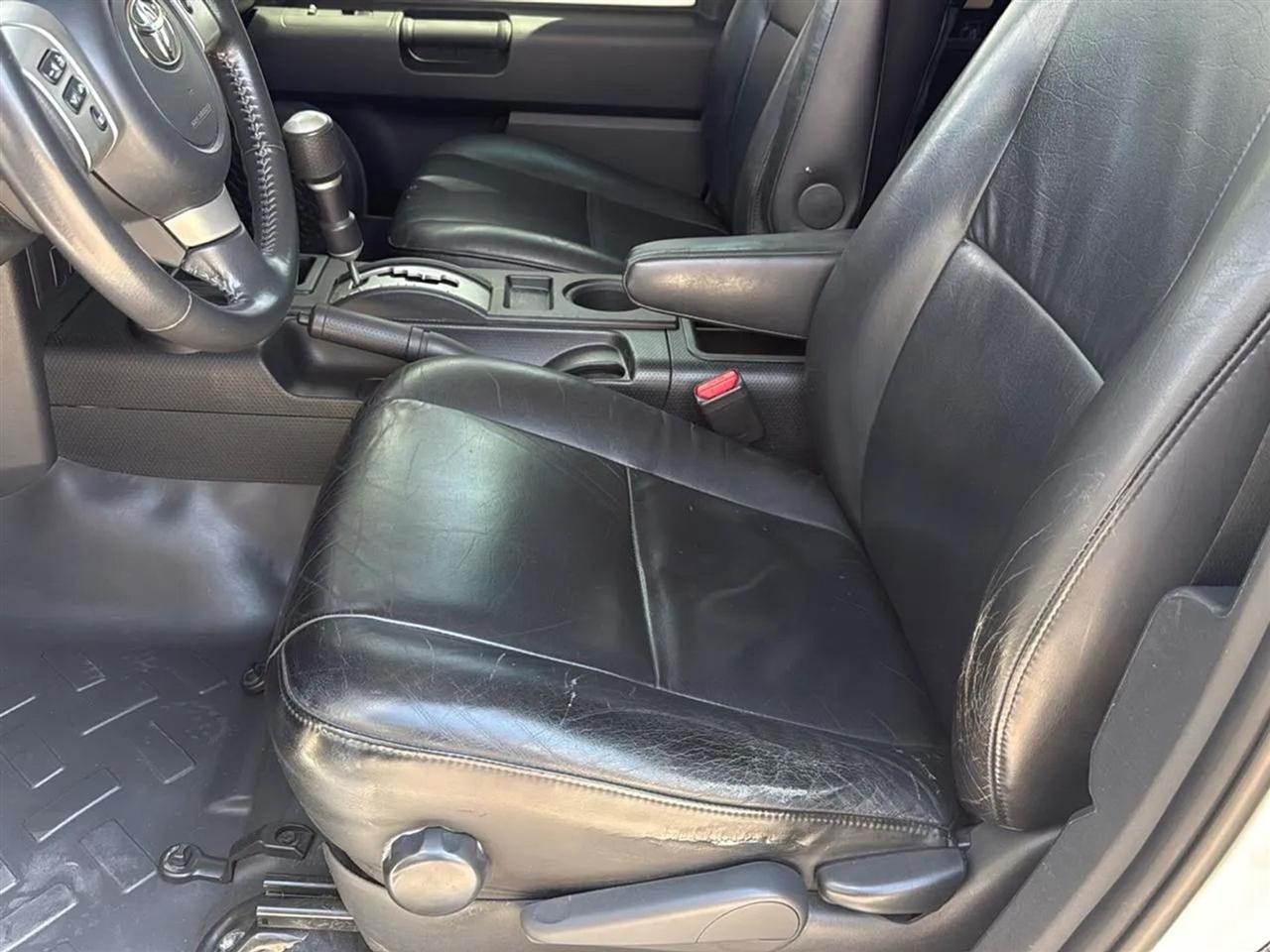 Toyota FJ Cruiser RWD 4dr Auto (Natl) 2012