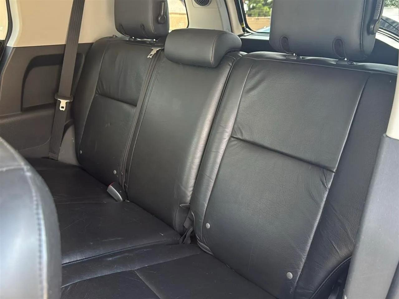Toyota FJ Cruiser RWD 4dr Auto (Natl) 2012