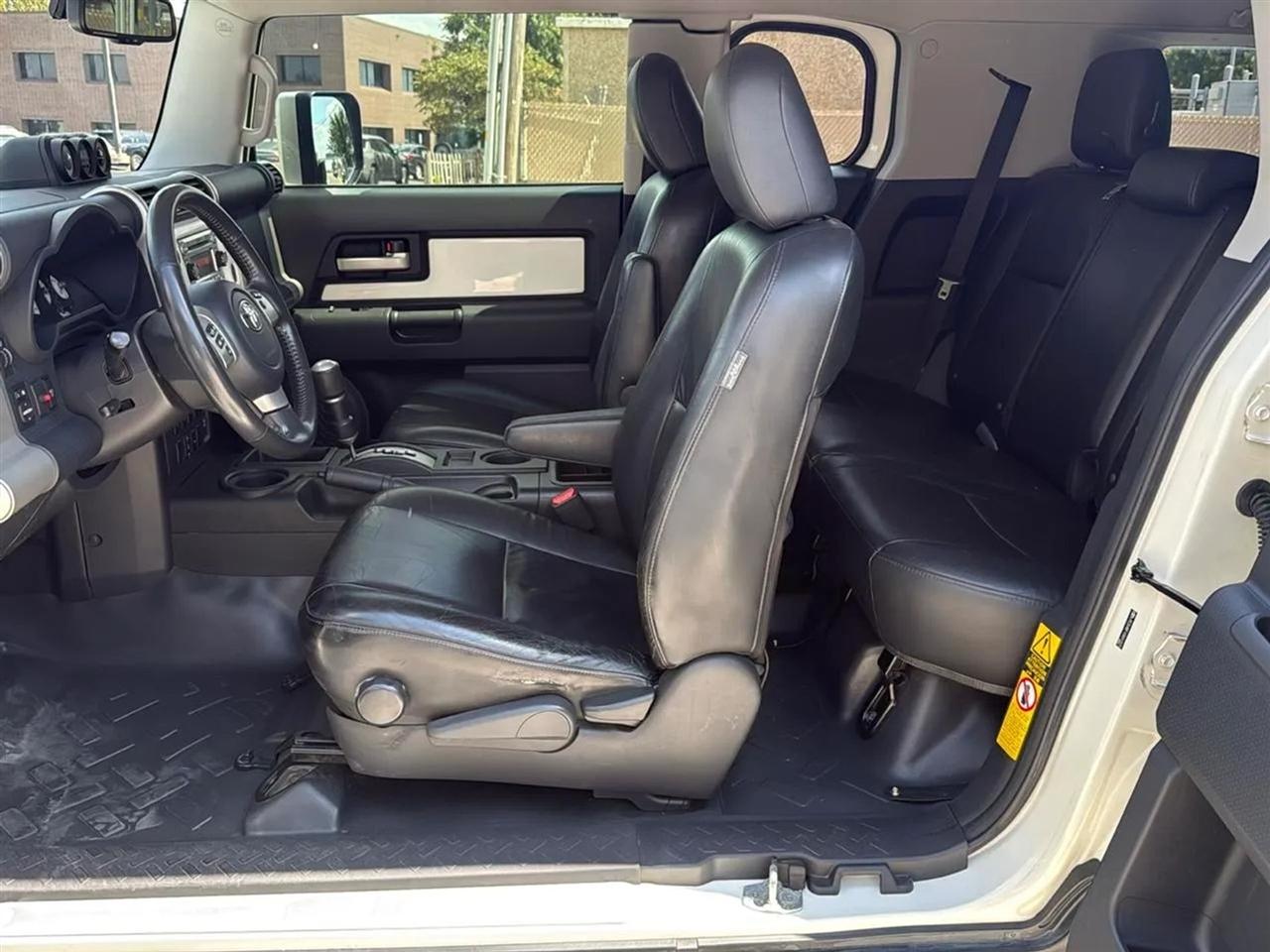 Toyota FJ Cruiser RWD 4dr Auto (Natl) 2012