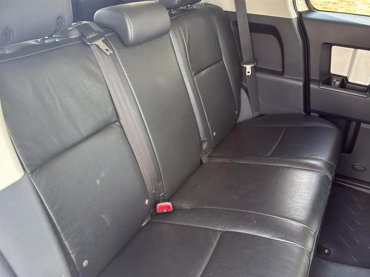 Toyota FJ Cruiser RWD 4dr Auto (Natl) 2012