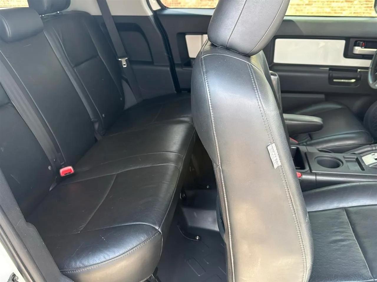 Toyota FJ Cruiser RWD 4dr Auto (Natl) 2012