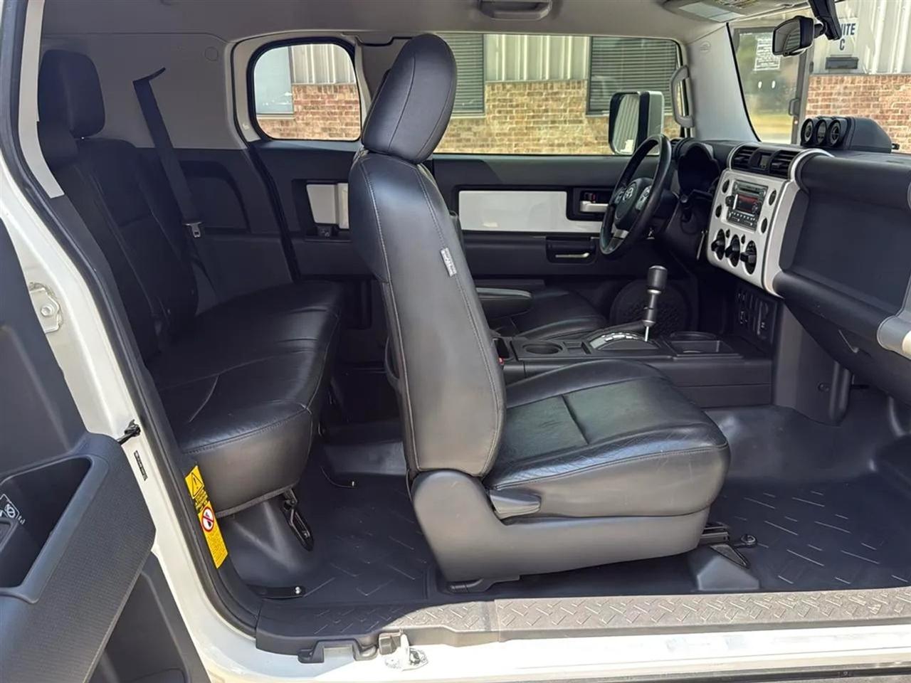 Toyota FJ Cruiser RWD 4dr Auto (Natl) 2012