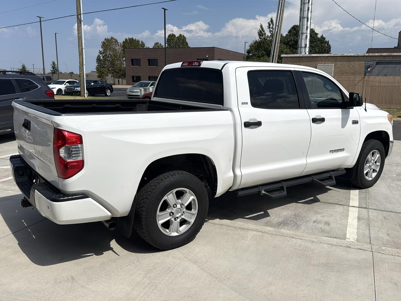 Toyota Tundra 4WD TRD Pro CrewMax 5.5' Bed 5.7L FFV (Natl) 2017