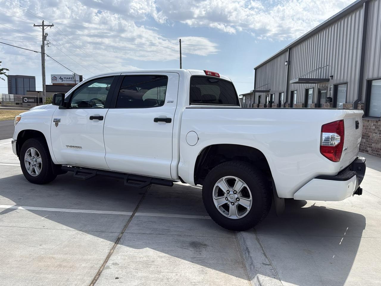 Toyota Tundra 4WD TRD Pro CrewMax 5.5' Bed 5.7L FFV (Natl) 2017