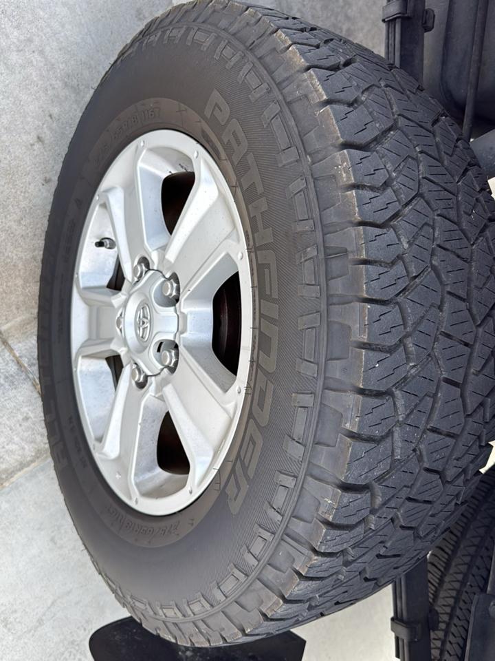 Toyota Tundra 4WD TRD Pro CrewMax 5.5' Bed 5.7L FFV (Natl) 2017