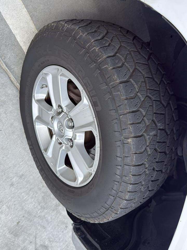 Toyota Tundra 4WD TRD Pro CrewMax 5.5' Bed 5.7L FFV (Natl) 2017