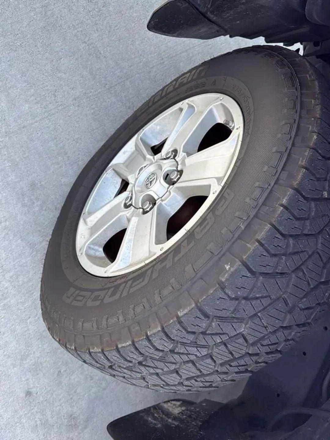 Toyota Tundra 4WD TRD Pro CrewMax 5.5' Bed 5.7L FFV (Natl) 2017