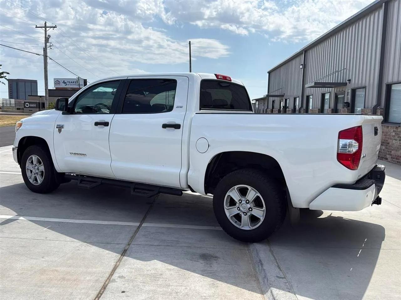 Toyota Tundra 4WD TRD Pro CrewMax 5.5' Bed 5.7L FFV (Natl) 2017
