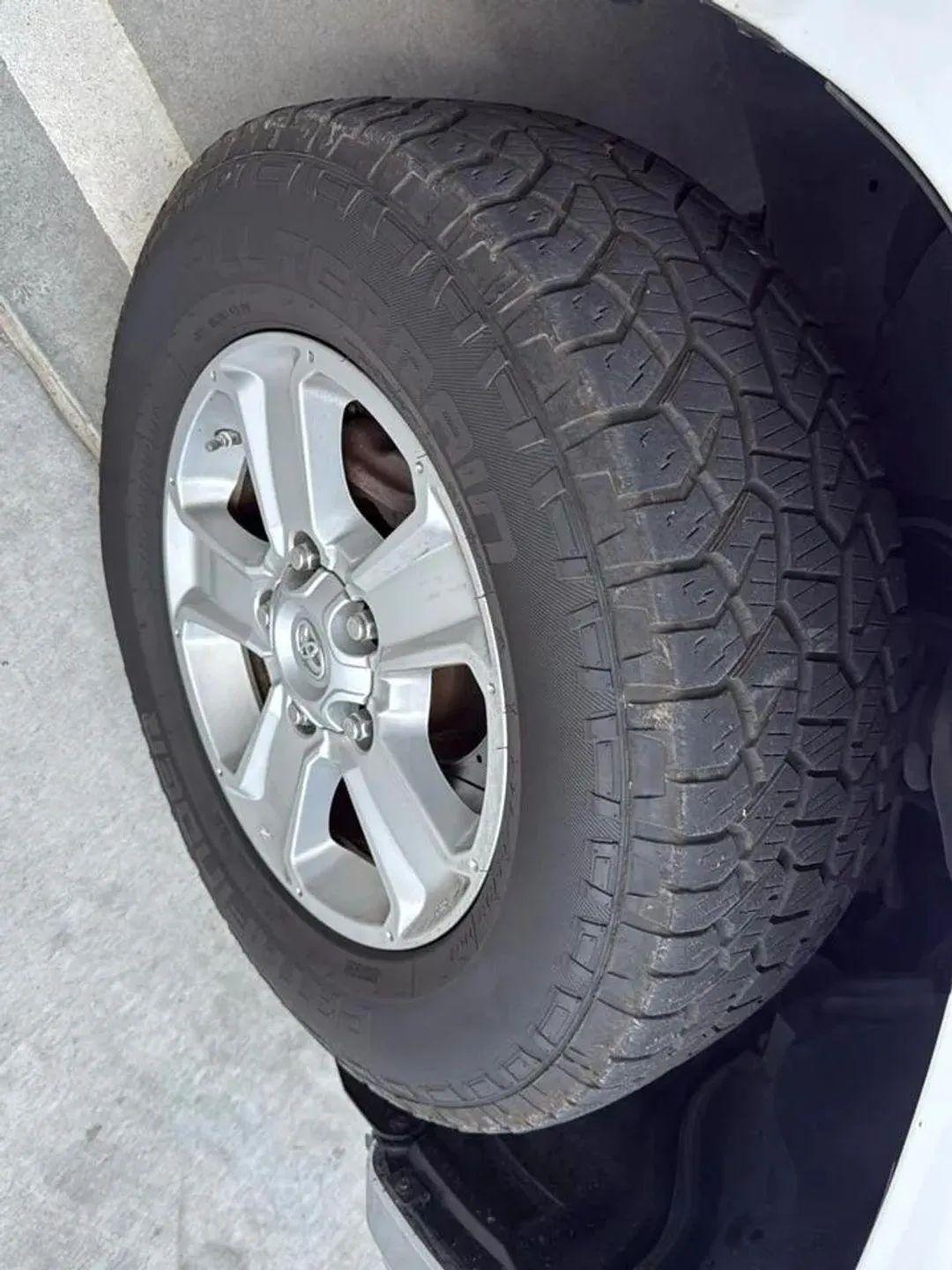 Toyota Tundra 4WD TRD Pro CrewMax 5.5' Bed 5.7L FFV (Natl) 2017