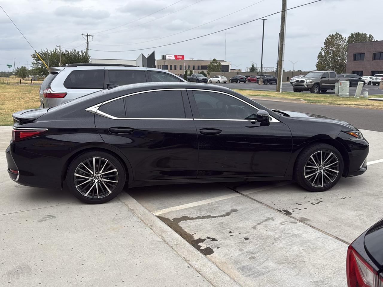 Lexus ES ES 300h FWD 2024