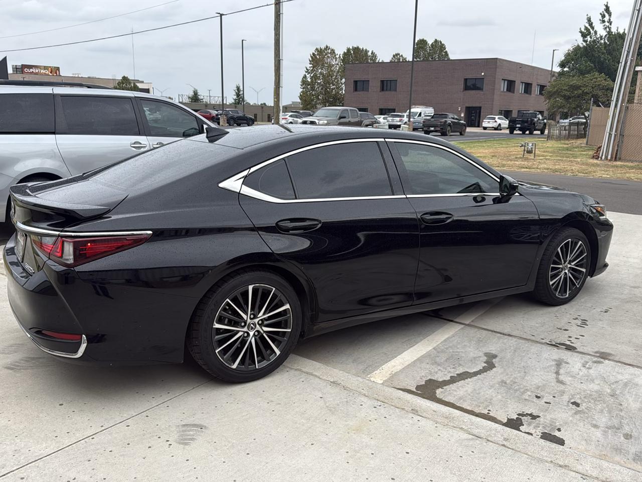 Lexus ES ES 300h FWD 2024