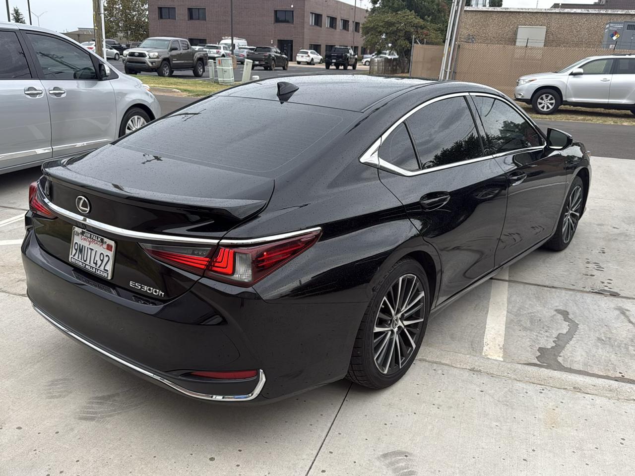 Lexus ES ES 300h FWD 2024