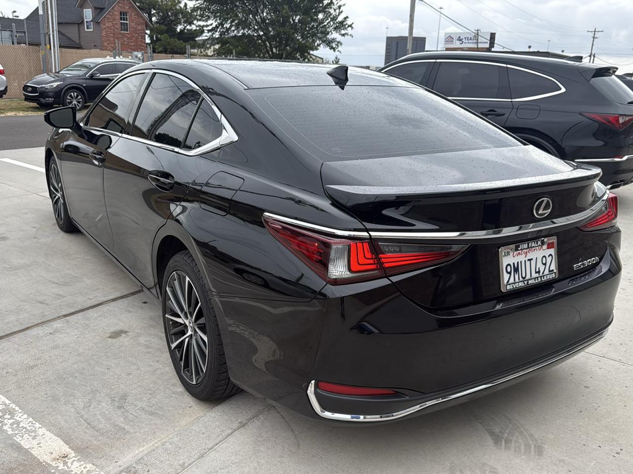 Lexus ES ES 300h FWD 2024