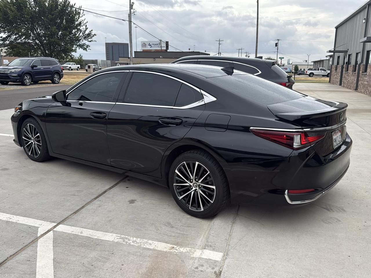 Lexus ES ES 300h FWD 2024